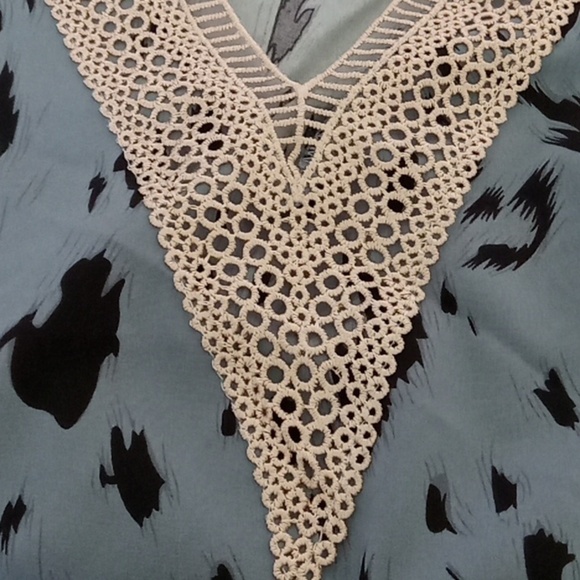 LAMODE BLOUSE - Picture 3 of 3